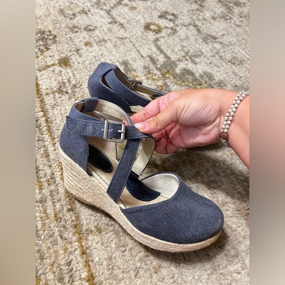 b.ø.c. Blue Wedge Sandals - Picture 3 of 6